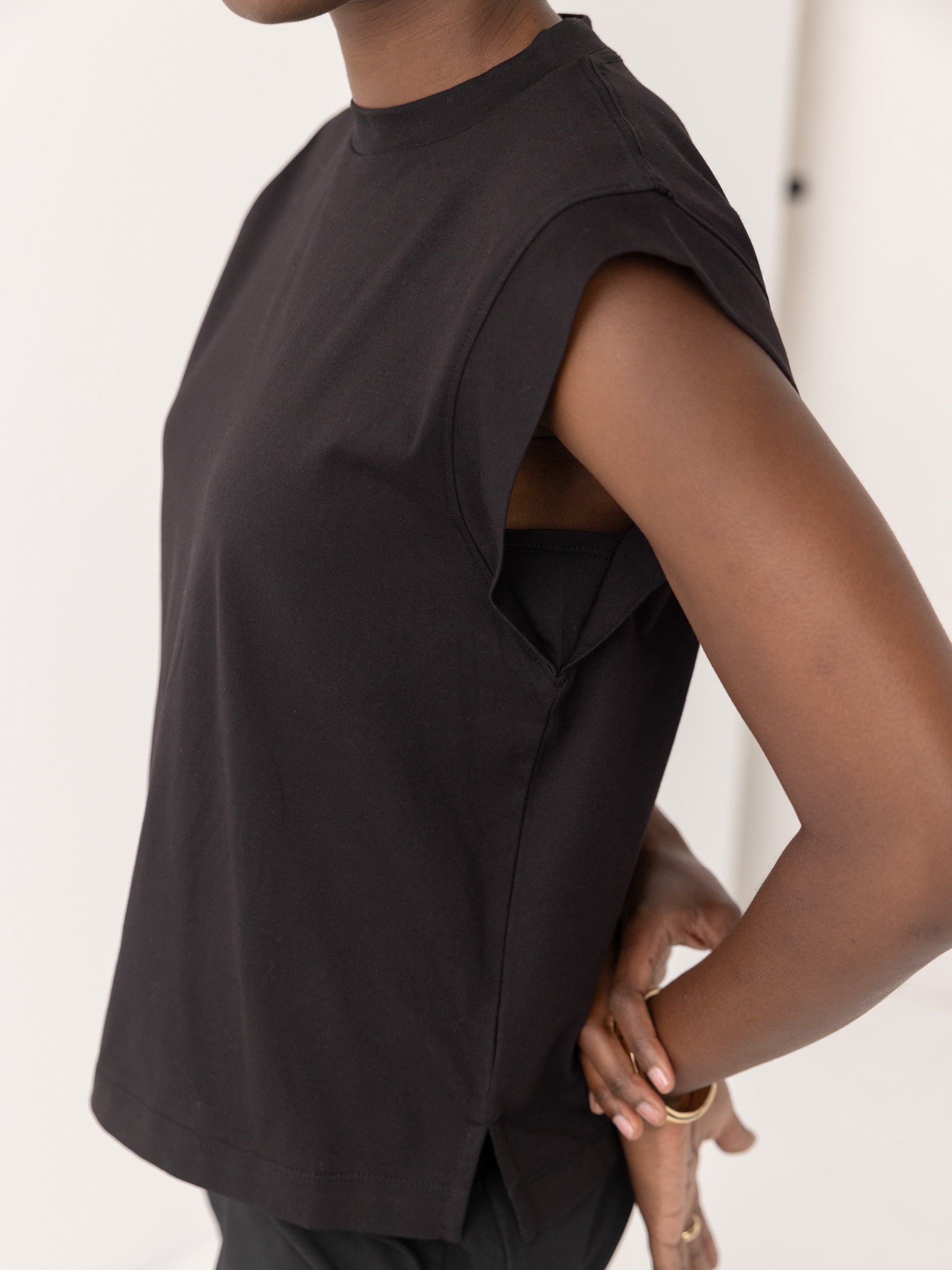 The Sleeveless Shirt - Black