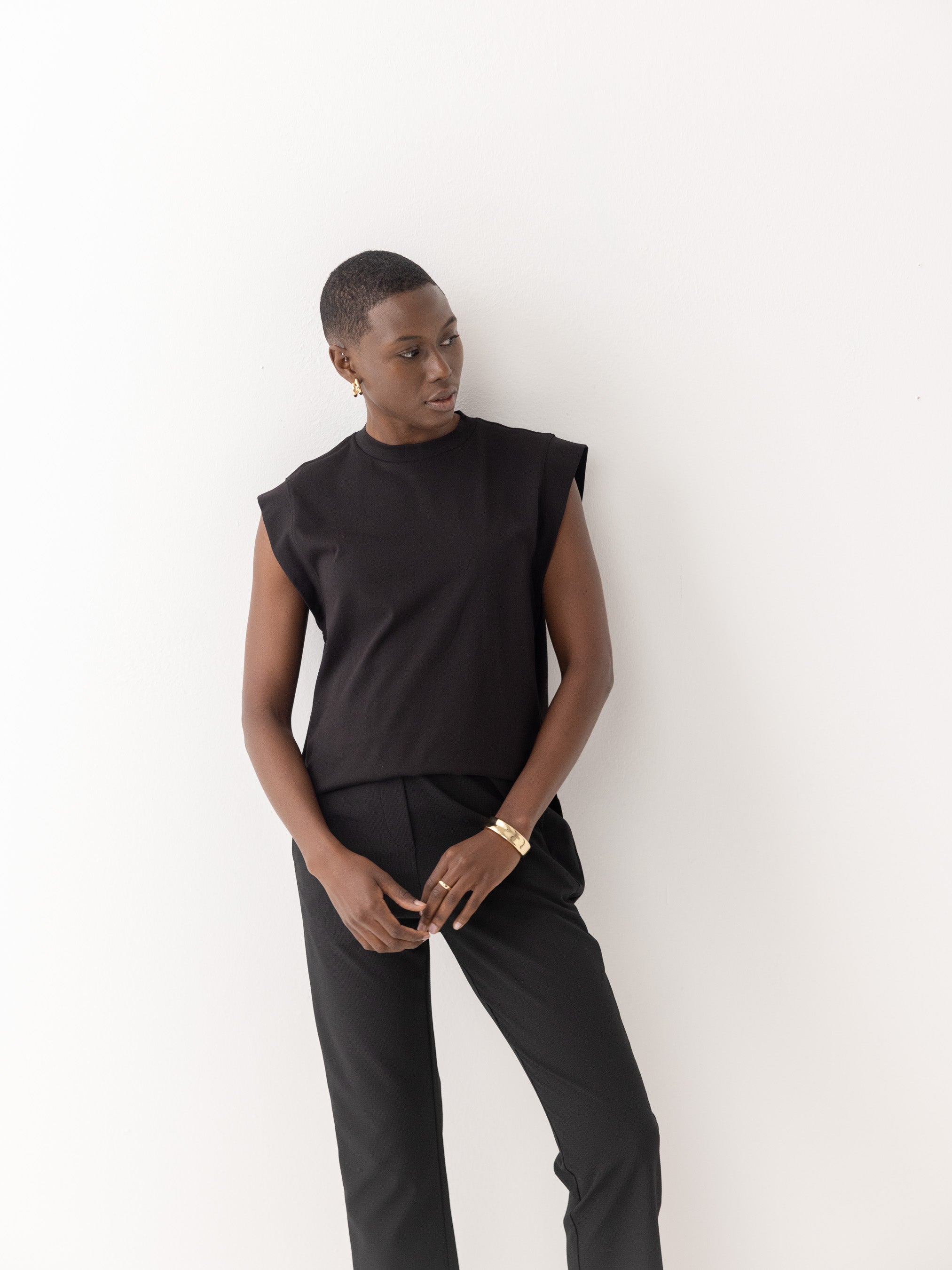 The Sleeveless Shirt - Black